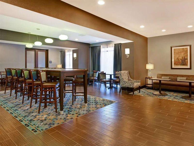 Hampton Inn Dekalb - Near The University Εξωτερικό φωτογραφία