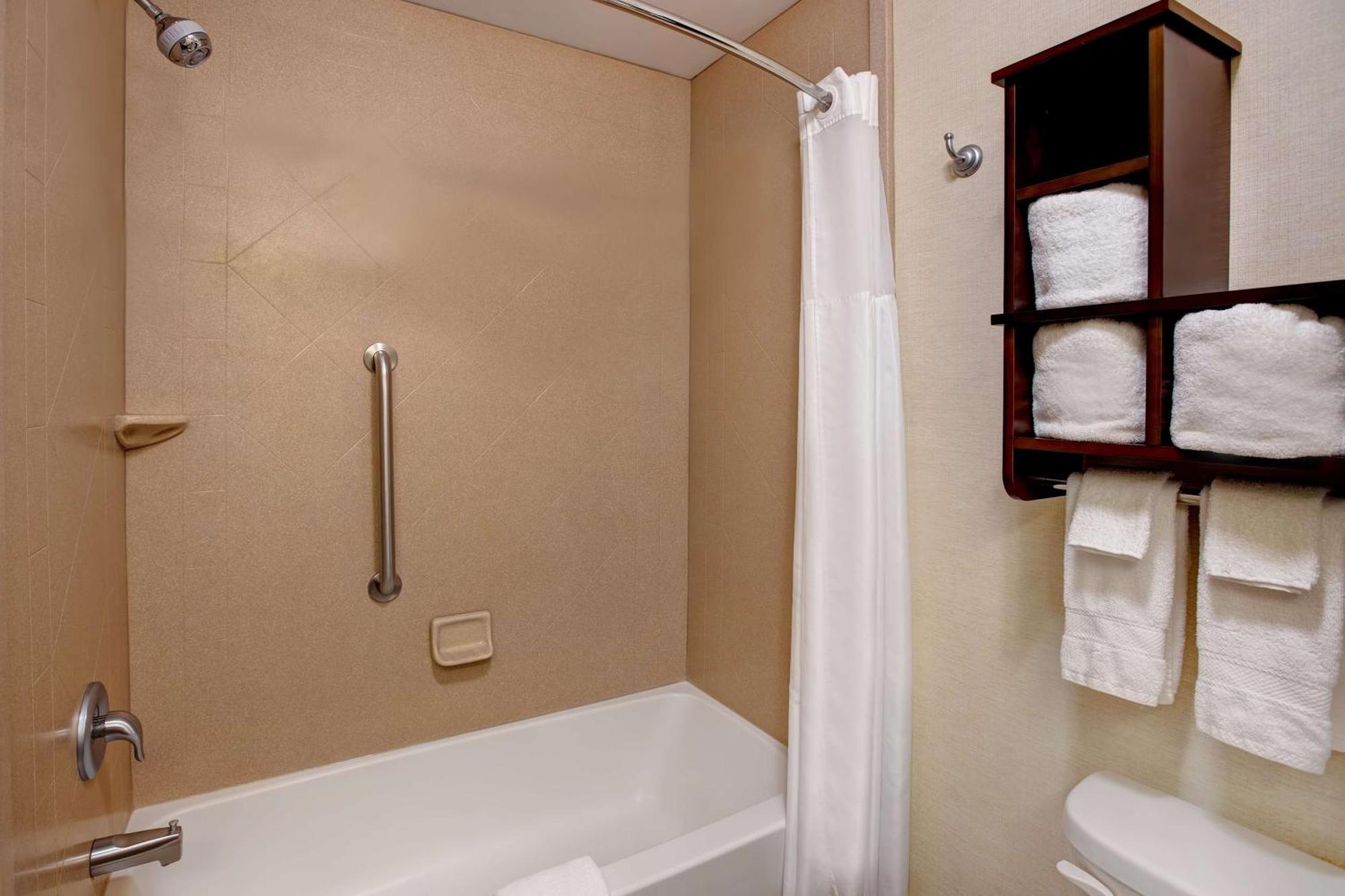 Hampton Inn Dekalb - Near The University Εξωτερικό φωτογραφία