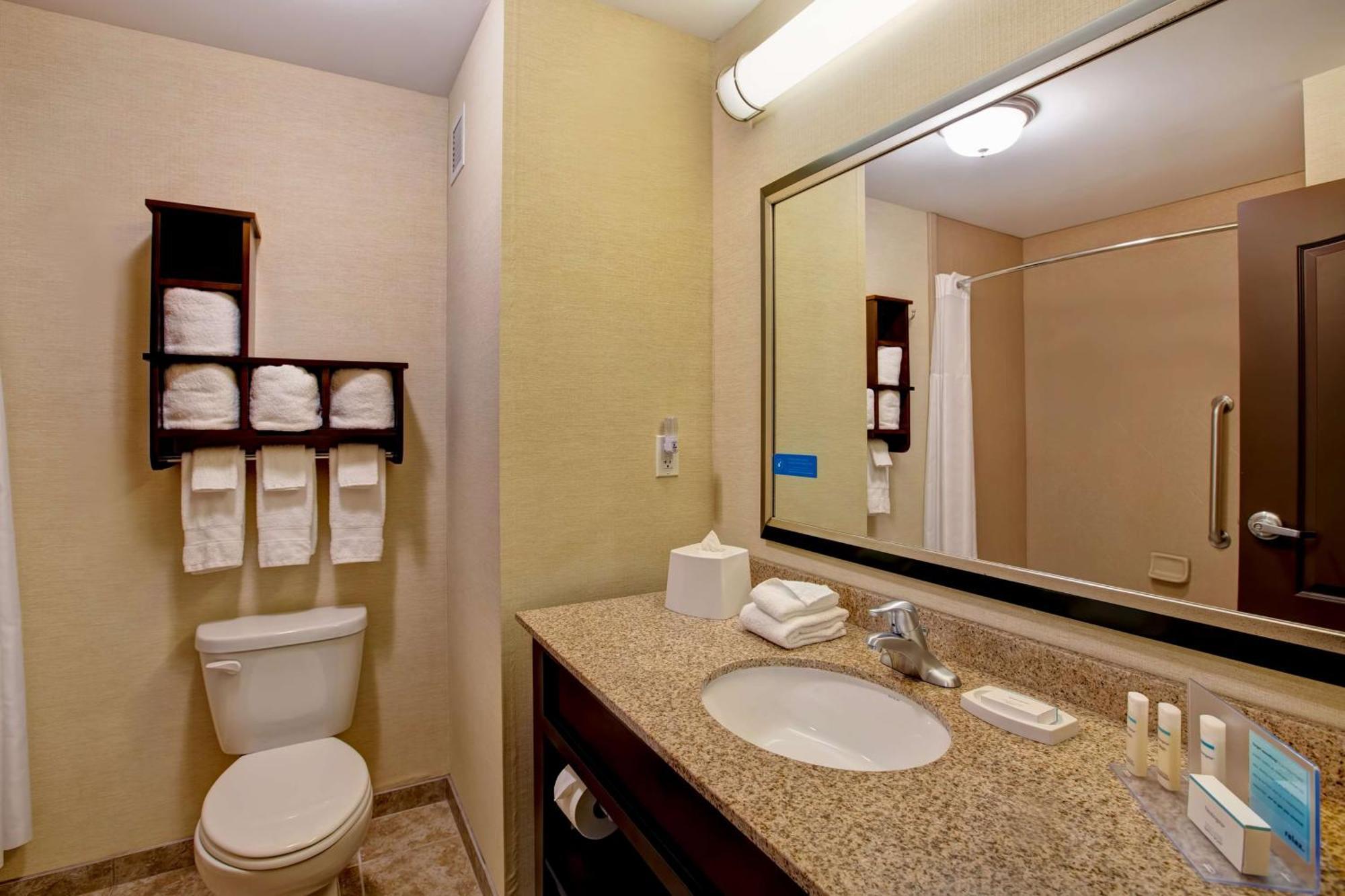 Hampton Inn Dekalb - Near The University Εξωτερικό φωτογραφία