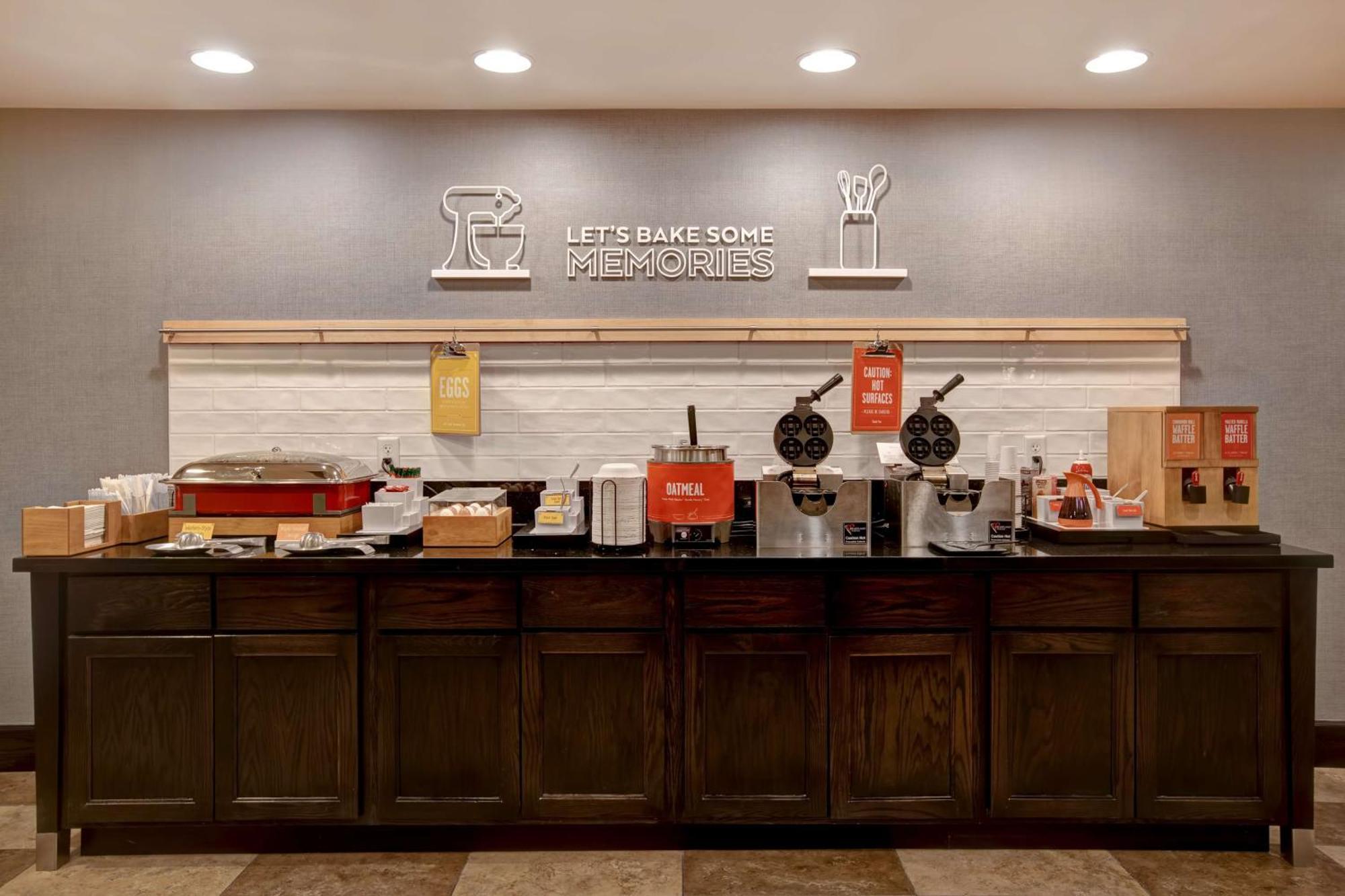 Hampton Inn Dekalb - Near The University Εξωτερικό φωτογραφία