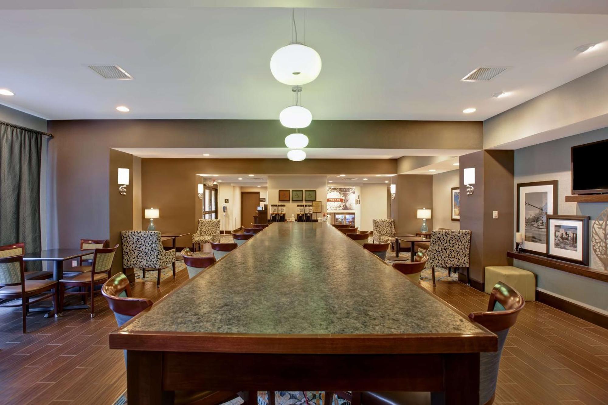 Hampton Inn Dekalb - Near The University Εξωτερικό φωτογραφία