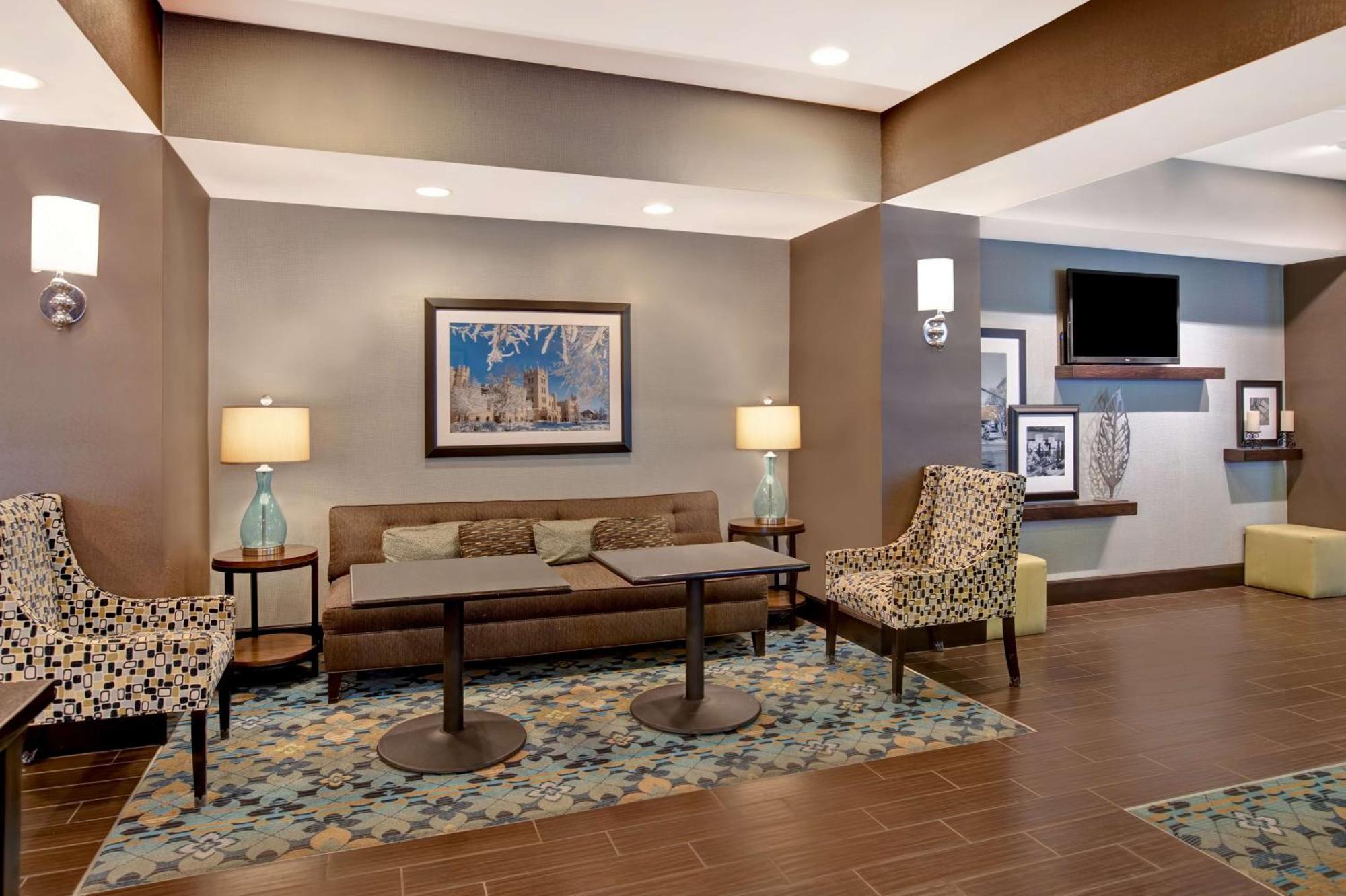 Hampton Inn Dekalb - Near The University Εξωτερικό φωτογραφία