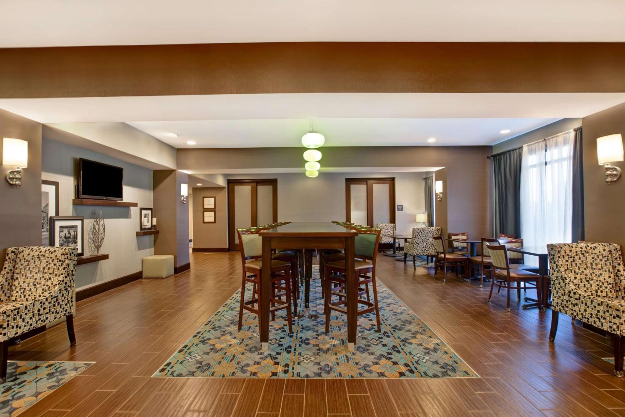 Hampton Inn Dekalb - Near The University Εξωτερικό φωτογραφία